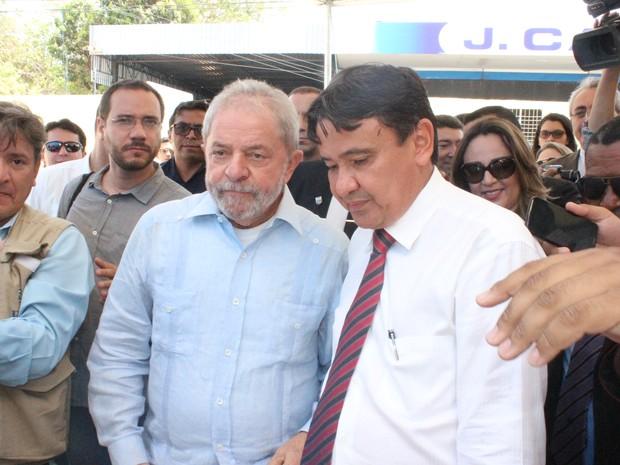 Wellington Dias acompanha Lula durante cortejo de ex-primeira-dama em São Paulo