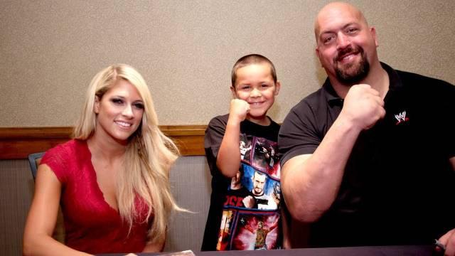 Big Show's wife is very beautiful, big show was fell in love at first sight_国际_蛋蛋赞