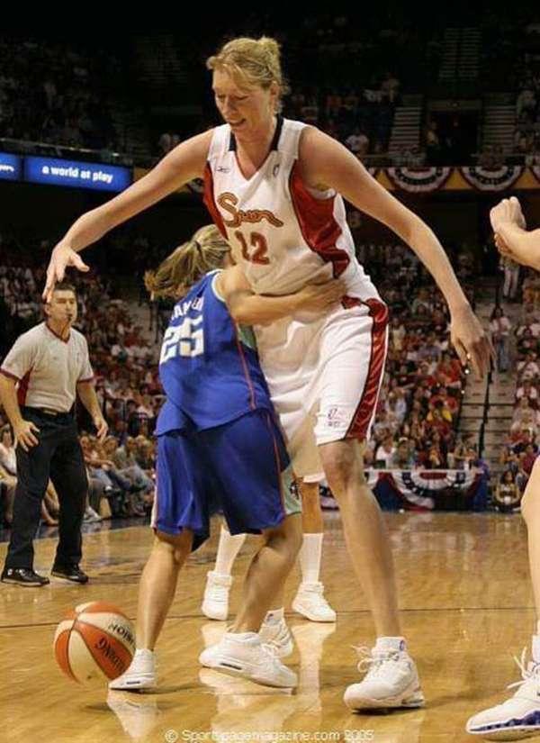 15 Tallest Giant Women In The World 2017 