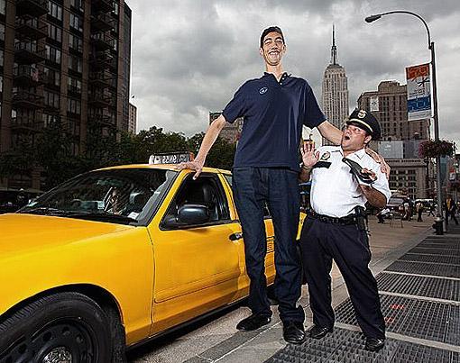 This Is The TALLEST Man In The World! You Won't BELIEVE How TALL He REALLY Is!