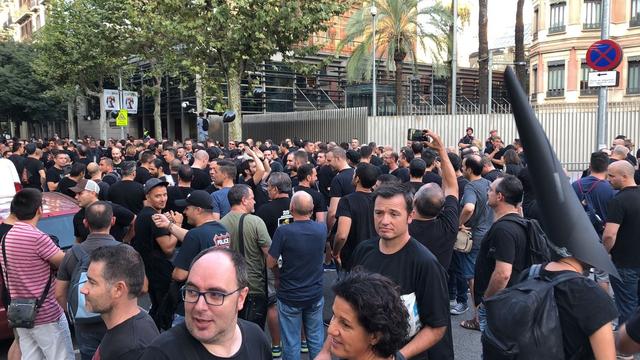 Movilización de Mossos d'Esquadra de negro para protestar por las condiciones laborales e impagos pendientes 005b9f4e83674092f8de