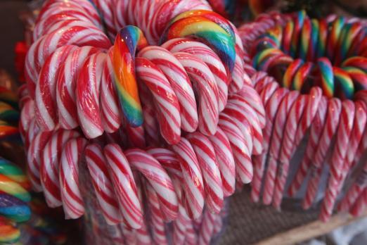 where to find giant candy canes for 14 days of fortnite challenge - where to find giant candy canes in fortnite