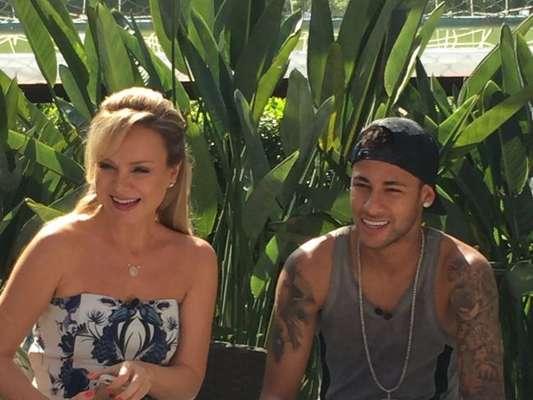 Neymar posa com filho de Eliana em treino: 'Realizou o sonho do meu pequeno'