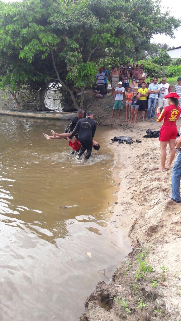 Jovem tenta salvar amigo em travessia de rio e ambos morrem afogados