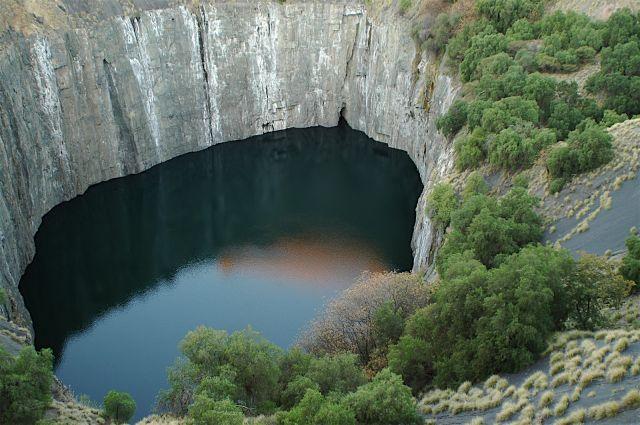 10 Facts About The Largest And Deepest Holes In The World
