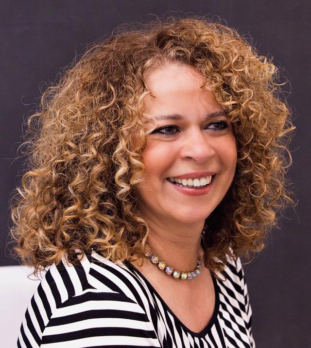 Cute Curly Hairstyles For Women Over 50 国际 蛋蛋赞