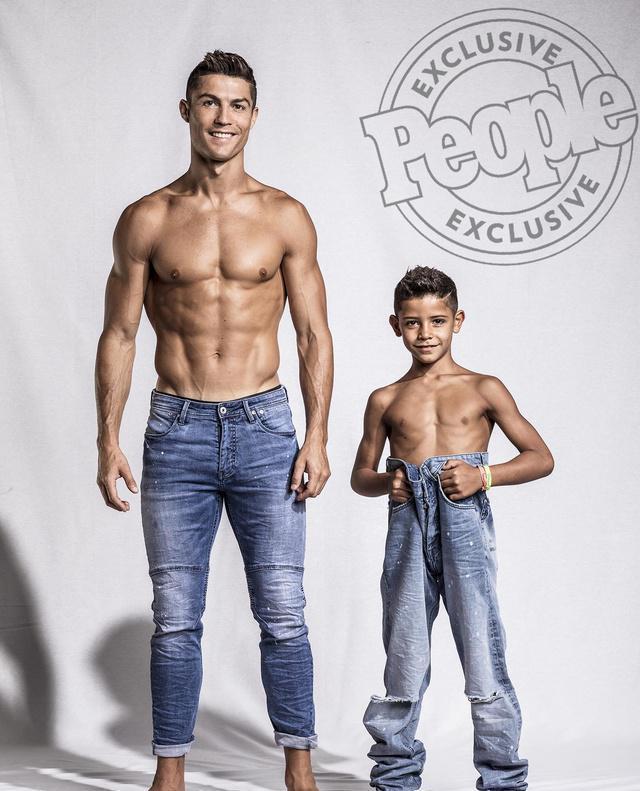 Cristiano Ronaldo And Son Fashion Photo Shoot 国际 蛋蛋赞