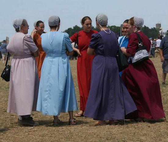 Il significato nascosto dietro le regole di abbigliamento Amish