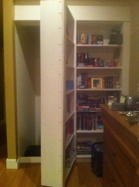 Hoax Kids Find A Secret Room Hidden Behind A Bookcase In Their House And That Was Only The Beginn å›½é™… è›‹è›‹èµž