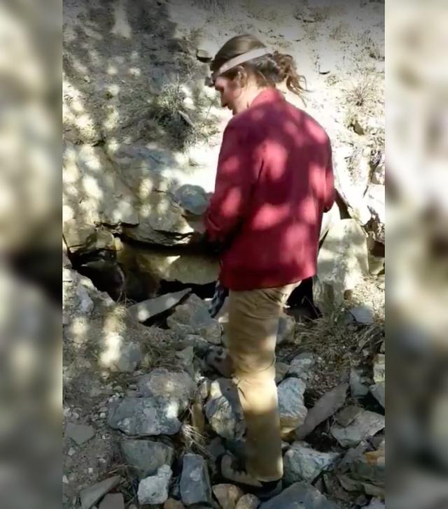After A Hiker Heard Strange Noises Coming From An Abandoned Mine He Made A Distressing Discovery 国际 蛋蛋赞