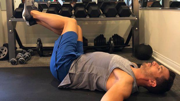 The Best Stomach Exercises For All Levels Of Gym-Goer