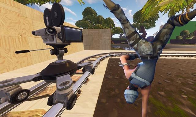 rappelez vous quand nous avons du danser devant des cameras cachees - fortnite danser devant 7 cameras