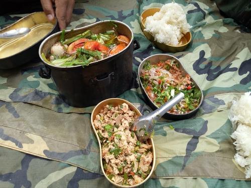 キャンプでお馴染み 飯盒炊爨の 飯盒 の由来とは Beezまとめ