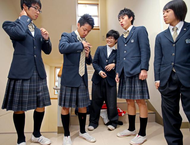 画像 山梨の高校で男女生徒299人が制服交換wwwwww Beezまとめ