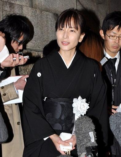鈴木杏樹の父親は山口組の組長 夫との死別理由がすごい 鈴木杏樹の半生を追います Beezまとめ