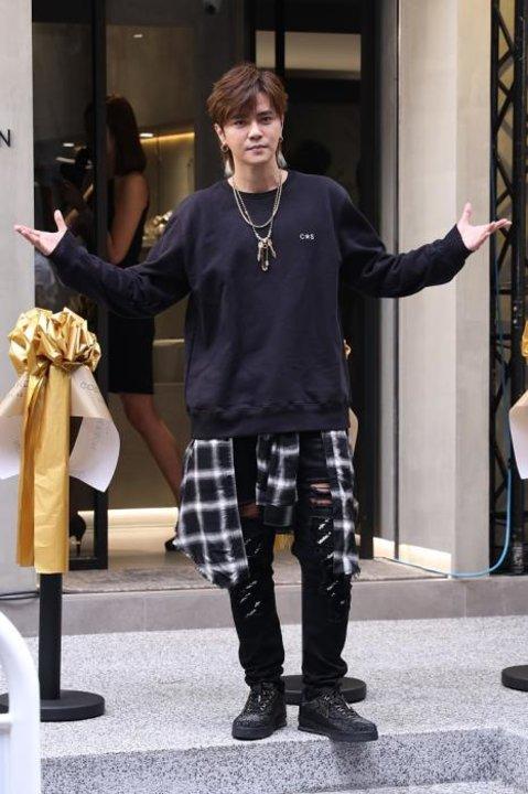 元恋人が私生活を暴露 台湾人気歌手showが早くも番組降板か 損失額は13億円に Beezまとめ