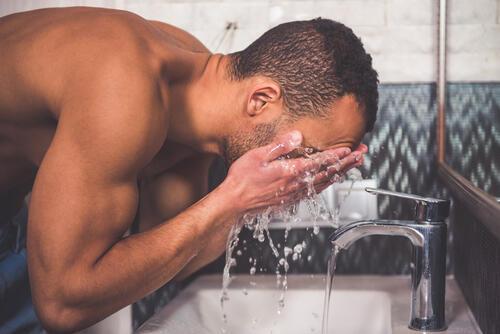 男性もスキンケアをする時代 正しい洗顔や保湿のやり方を知ろう Beezまとめ