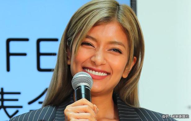 ローラが苦手な英語に挑んだ 諦めない心 に 努力家 勇気もらった と称賛続出 Beezまとめ
