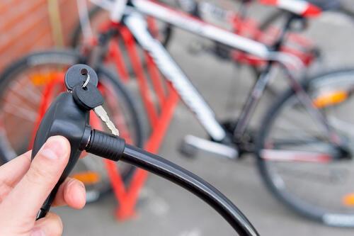 自転車 の 鍵 を 切る