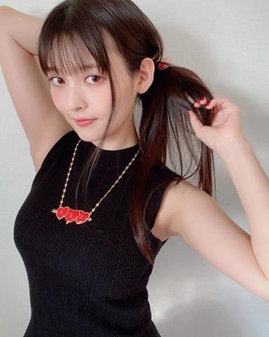 上坂すみれ 執行モード の丸メガネ姿に ビジュアル完璧 お洋服もメイクも最高 の声 Beezまとめ