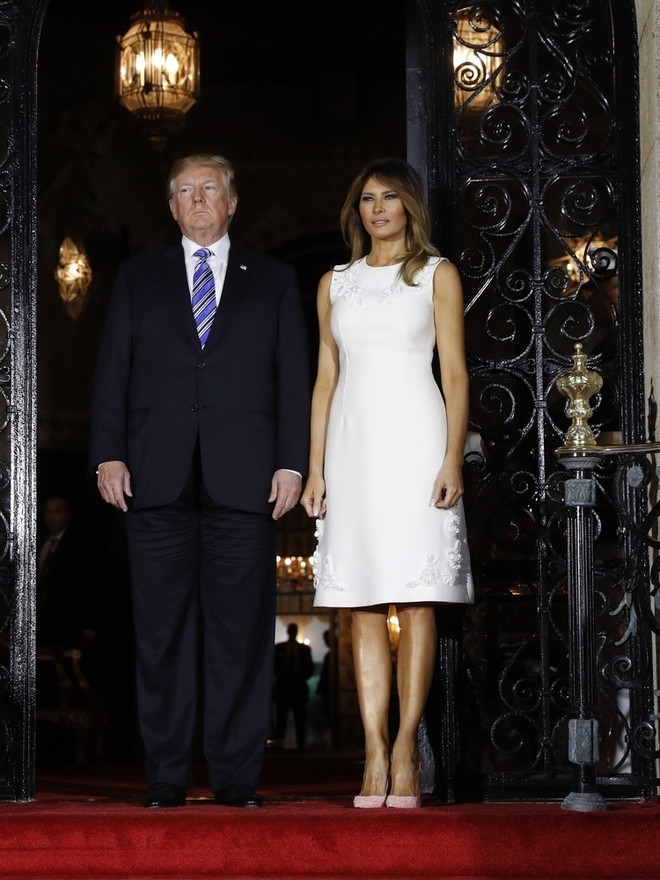 Melania Trump In The Dress Prada Made A Success One Of The Most Discussed Exits Of The First Lady O 国际 蛋蛋赞