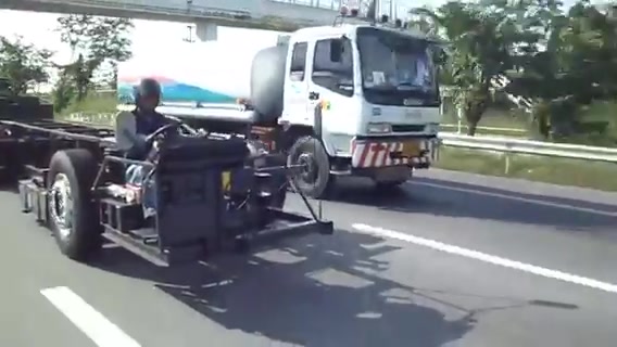 コンプリート バス シャーシ 陸送 バス シャーシ 陸送 Kabegamiqitabaii